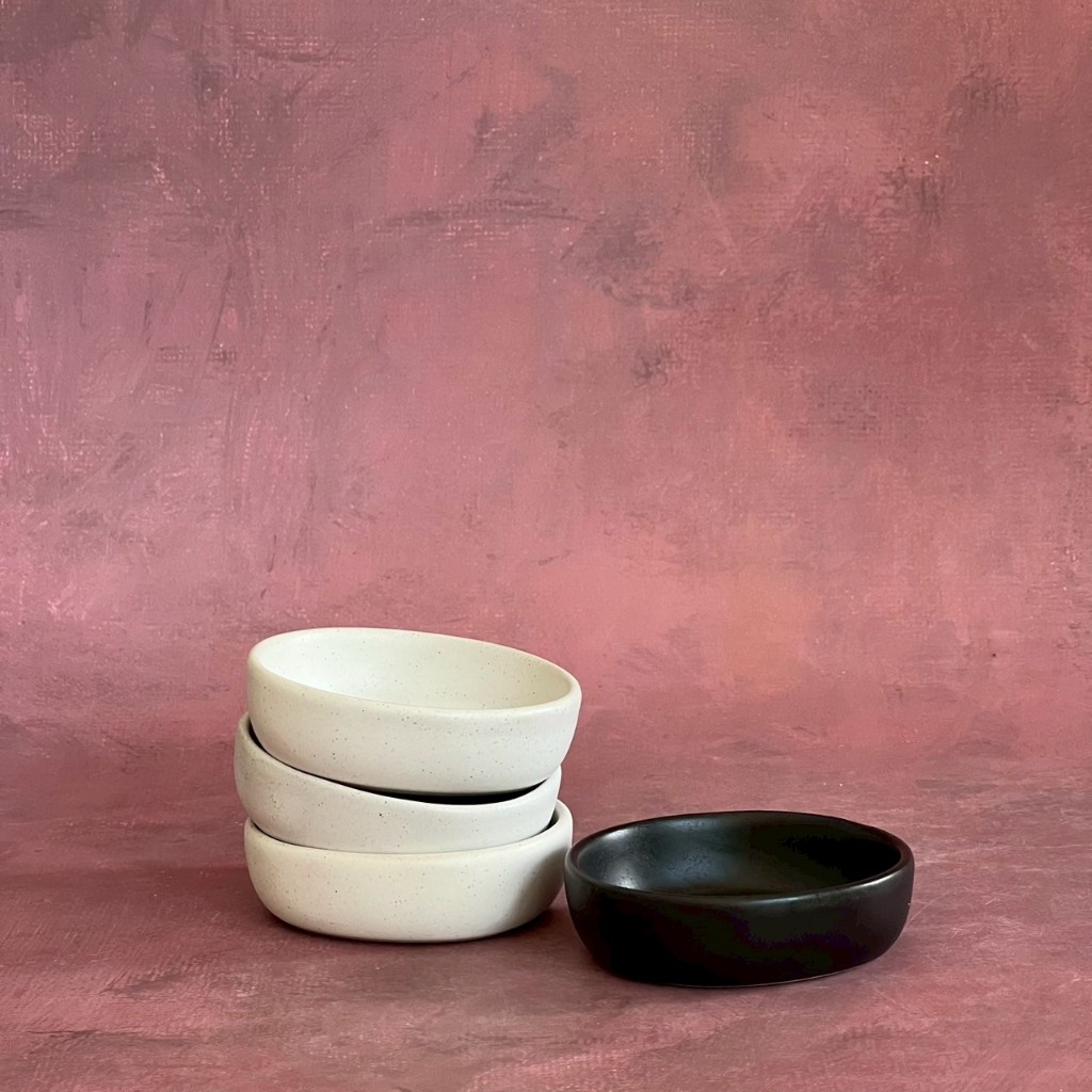 ถ้วยน้ำจิ้ม ถ้วยเซรามิค ทรงฟรีฟอร์ม ถ้วยน้ำจิ้มเซรามิค ขนาด 8.5 x 2.5 cm – AT1CERAMIC