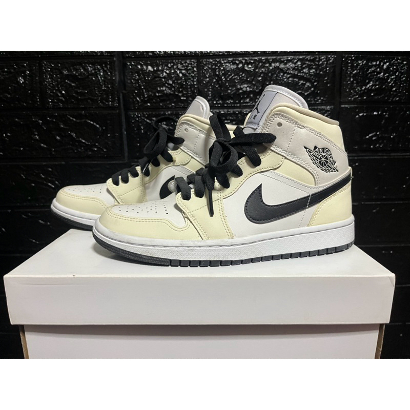 Nike Air Jordan 1 mid Coconut milk ไซส์ผู้หญิง US 6.5/EU 37.5