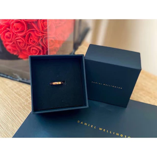 แท้100% แหวน DW ring ลด80% อุปกรณ์ครบ แหวนเงิน daniel ring แหวนคู่รัก กำไลDW กำไลแฟชั่น กำไลทอง