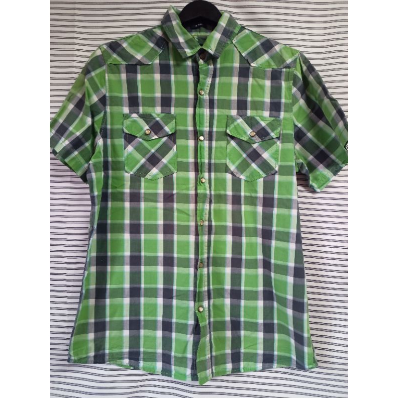 H96 เชิ้ตชายกระดุมมุกมือสอง ผ้าคอตตอน รอบอก 46 บ่า 17 แขน 9 ยาว 29