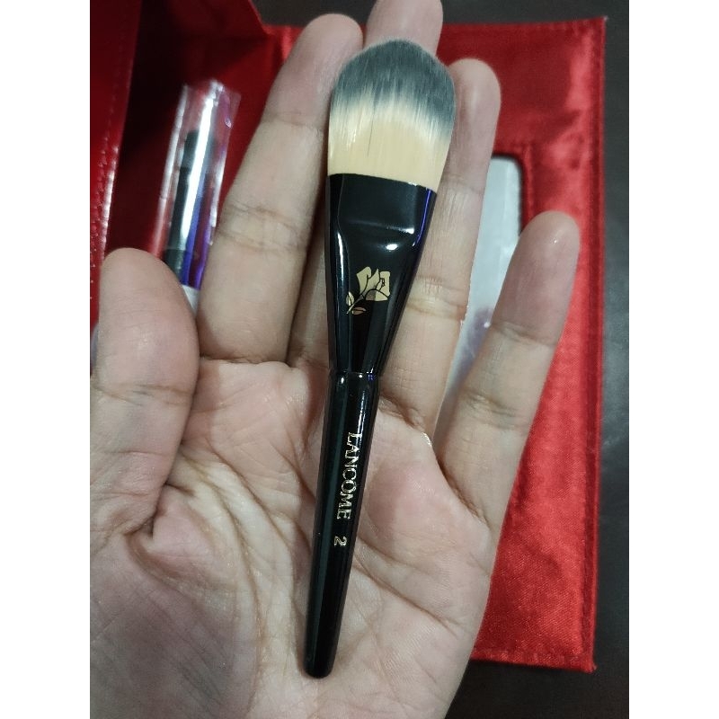 แปรงทารองพื้นจาก lancome ขายแยกชิ้นค่ะ