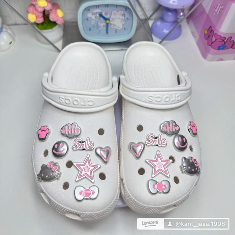 🔥ส่งจากไทย🔥jibbitz จิบบิทเฮลโหลคิตตี้ชมพูเงินตัวติดรองเท้า.
