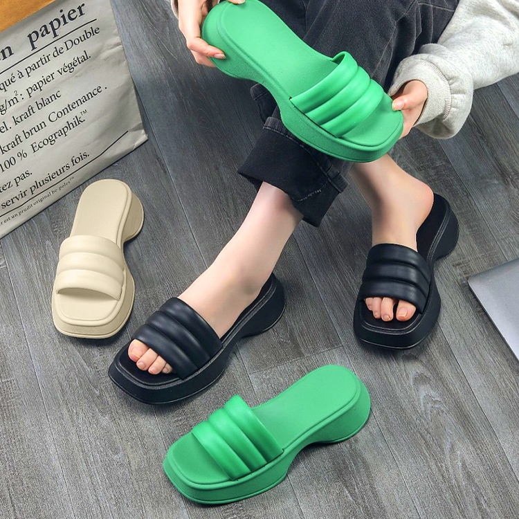 Kicks   NEW รองเท้าผู้หญิง รองเท้าแฟชั่น ทรงสวย ใส่สบาย เสริมพื้นให้ดูสูงขึ้น ใส่แล้วดูดีมาก  ใส่แล้วเท้าเรียวขึ้น