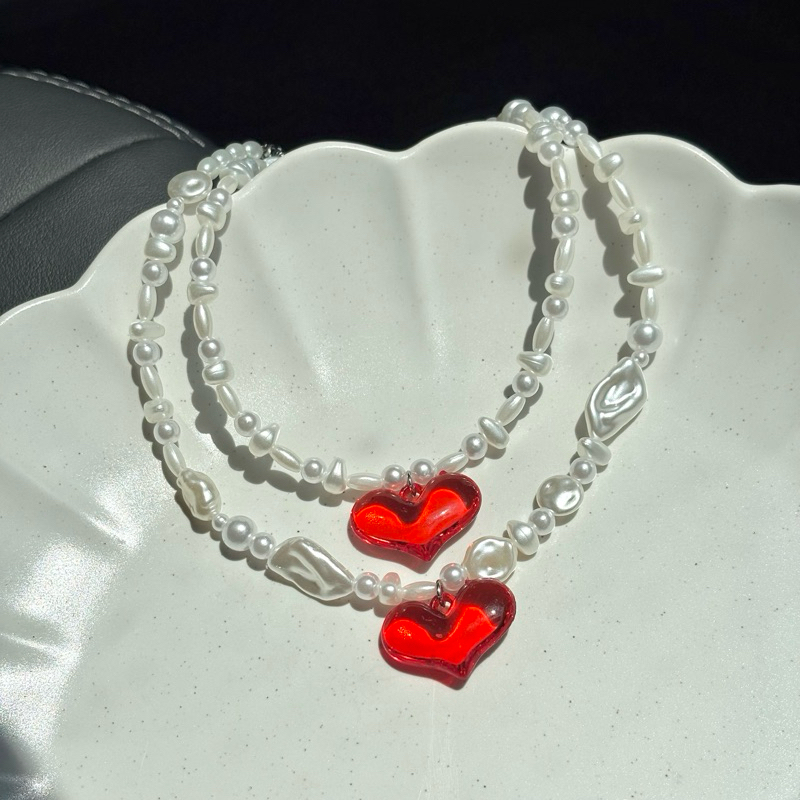 Piing me Necklace | สร้อยคอลูกปัดไข่มุกทรงหลากหลายพร้อมจี้หัวใจสีแดง ✨❤️ ราคา ถูกที่สุด ดีลบีเคเค
