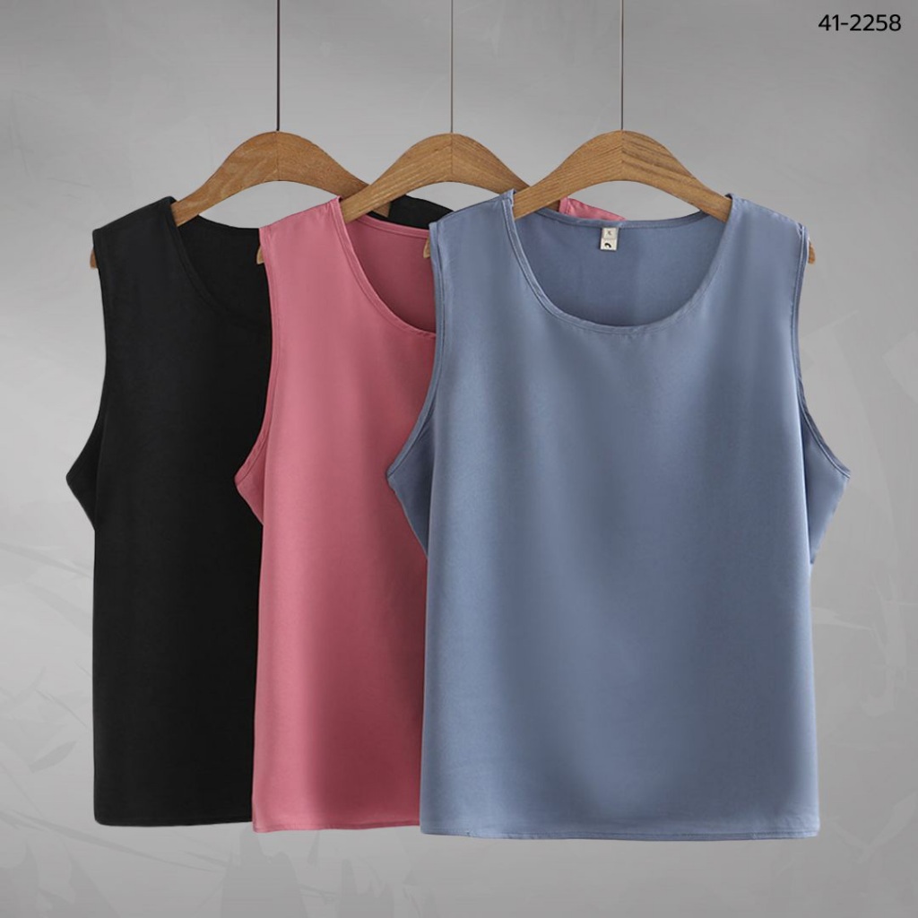 41-2258 เสื้อแขนกุดผ้าซาติน Lady and the Trim อก 42-52 นิ้ว