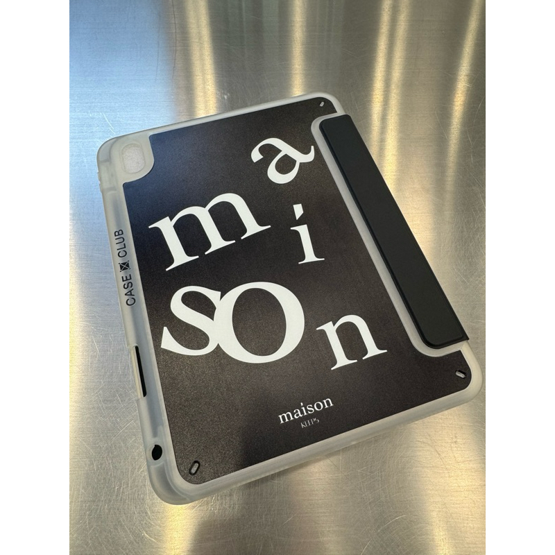 iPad case Maison keeps
