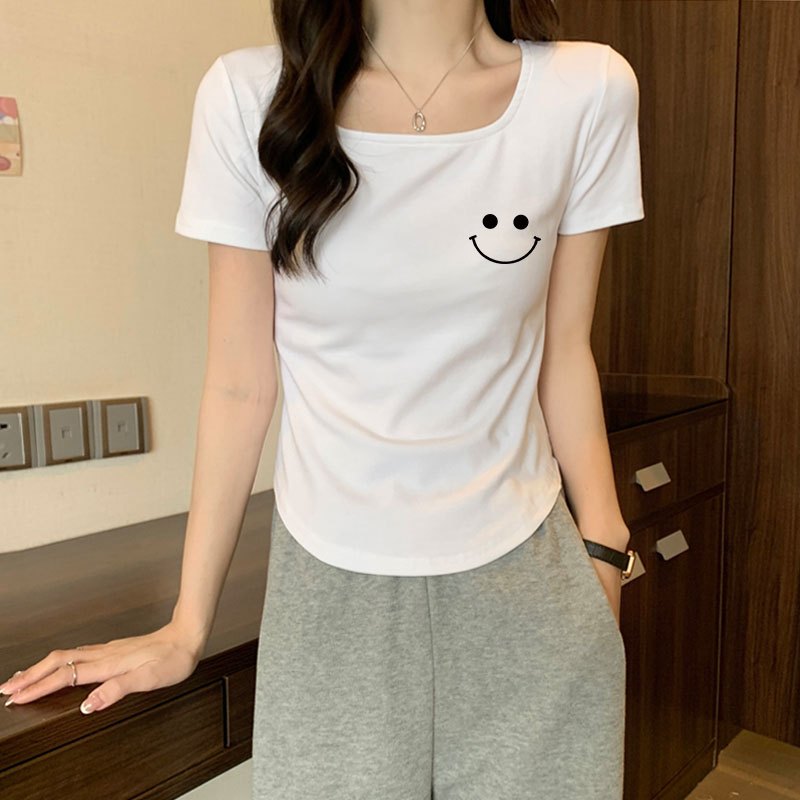 เสื้อครอปเข้ารูปน่ารักๆ สลิมฟิต เสื้อผ้าสาวอวบแฟชั่นมาใหม่ เสื้อยืดเข้ารูปทรงผู้หญิง คอกระเช้าเบส ผ้าใส่สบายคุณภาพสูง