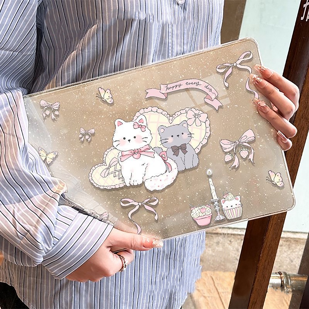 Shesell พร้อมส่ง✨เคส macbook(Glitter)ลูกแมวโบว์ริบบิ้น A2681 Pro13/14/16 Air13/15 เคสสำหรับแมคบุ๊คใส
