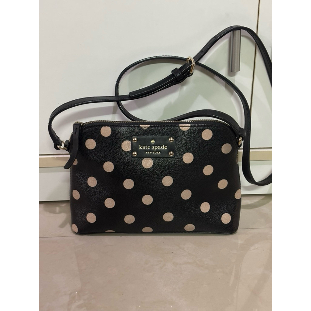 กระเป๋าสะพายแบรนด์แท้kate space มือสอง