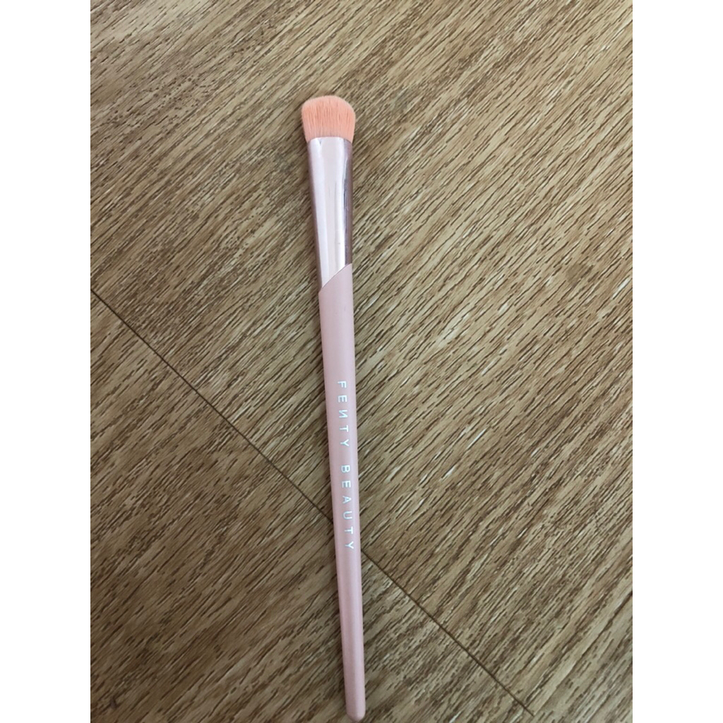 used like new fenty beauty concealer brush