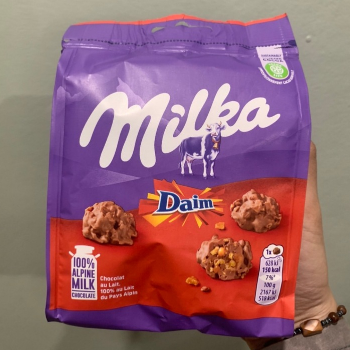 ขนมขบเคี้ยว Milka Daim Snax น้ำหนัก 145 กรัม BBF.01/12/26