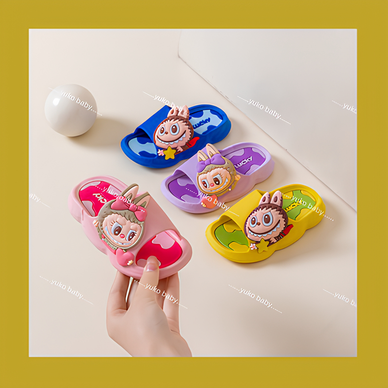 รองเท้าแตะเด็ก แต่งตัวการ์ตูนลาบูบู้ วัสดุยางนิ่ม มีกันลื่น children's shoes Labubu พร้อมส่งในไทย