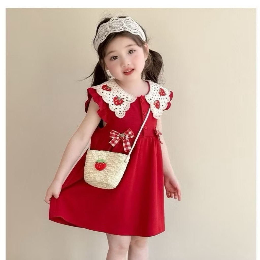 พร้อมส่ง 🧸ชุดเด็กผู้หญิง  2025 โบว์สีแดง ชุดเดรสตรอเบอร์รี่สีแดง +กระเป๋า