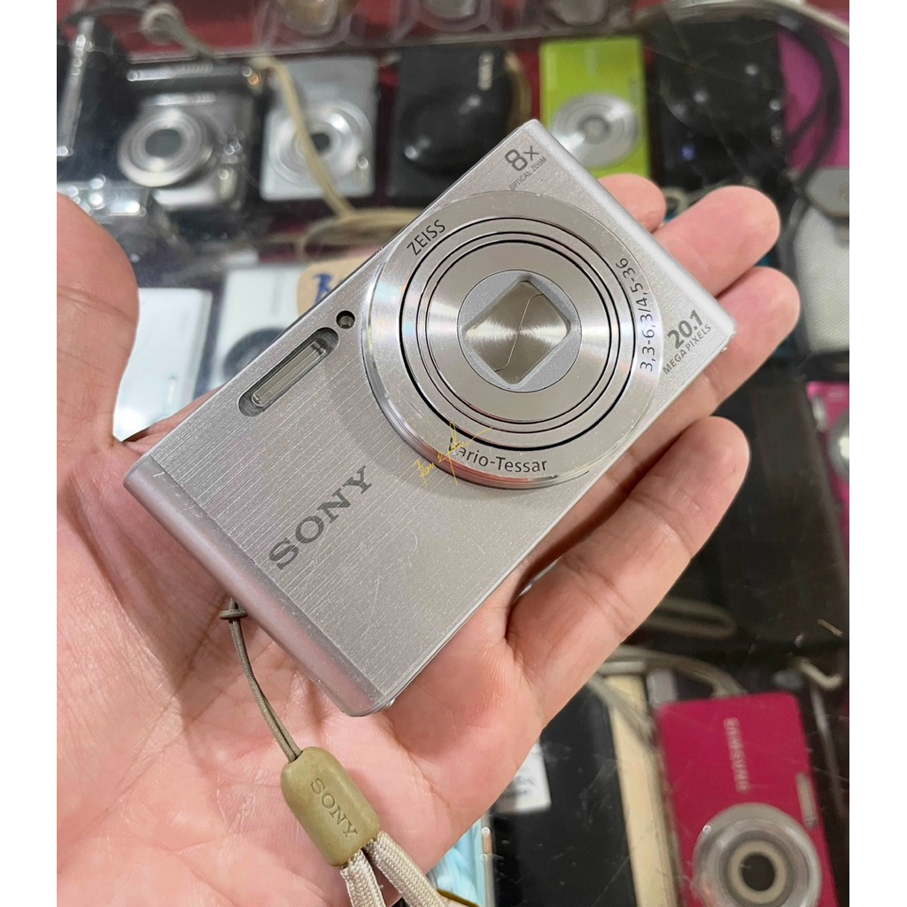 Rare item of digital compact camera Sony dsc W830 with silver color