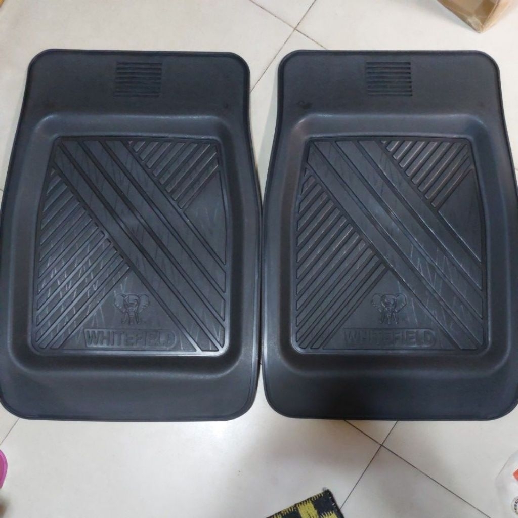 ผ้ายางปูพื้น ด้านหน้า ตราช้าง มี 2 ชิ้น ซ้ายขวา ผ้ายางตราช้าง ไม่มีกลิ่นเหม็น  สามารถปู ด้านหน้าได้ทุกรุ่น