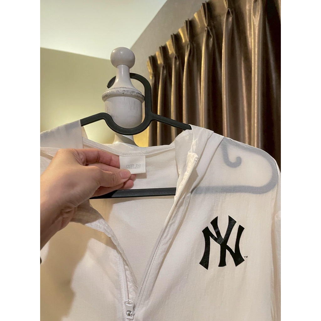 เสื้อ Jacketผ้า่มแขนยาวสีขาวของแท้ Authentic MLB NY Jacket•White ✔️✔️✨✨ มือสอง