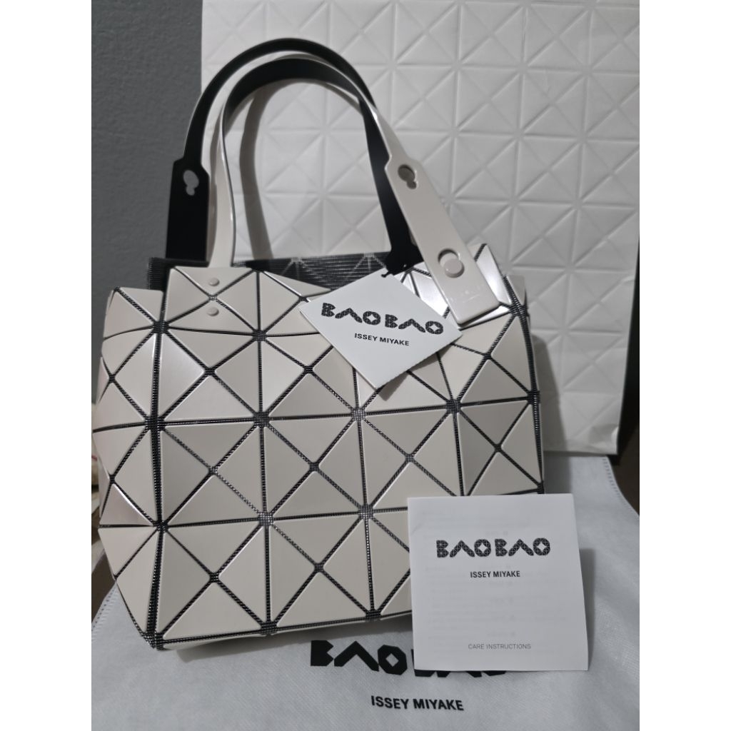 BAO BAO ISSEY MIYAKE CARAT Handbag (Large)