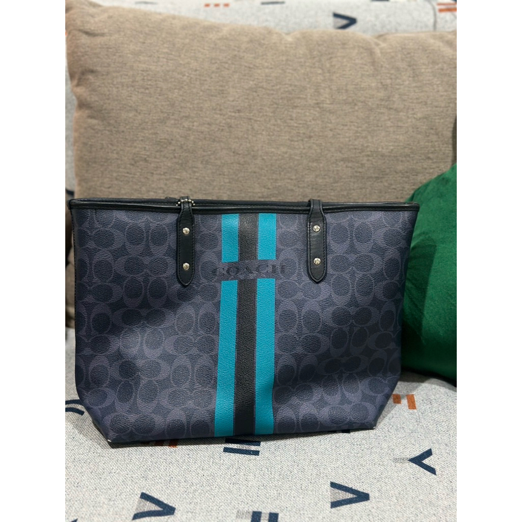 COACH VARSITY STRIPE CITY ZIP TOTE IN SIGNATURE (COACH F38405) | กระเป๋า โค้ช Coach มือสอง ของแท้