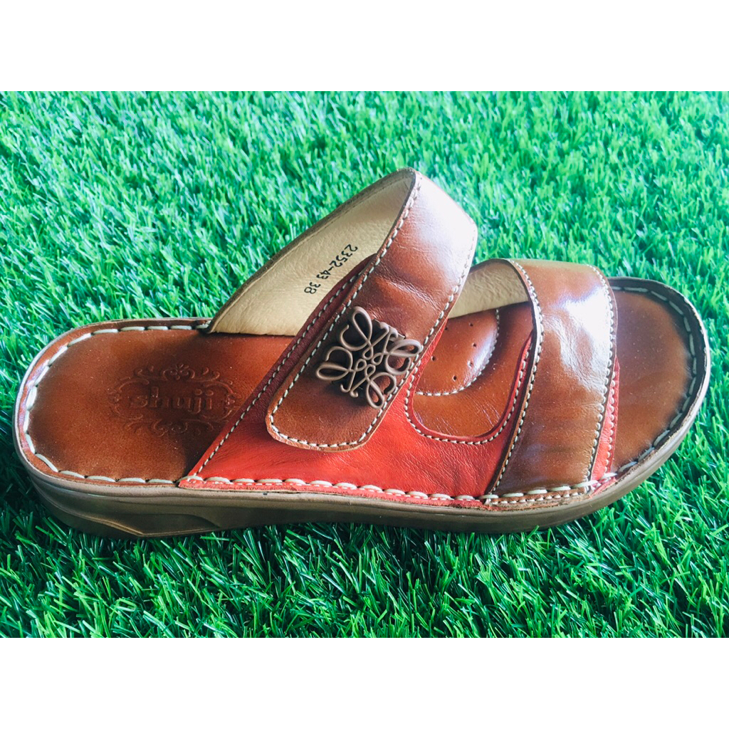 รองเท้าแตะแบบสวม หนังแท้ Shuji