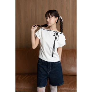 Panchitar Ribbon Dot Lace – เสื้อปาดไหล่สุดน่ารัก ดีเทลผสานริบบิ้นลายจุดสีดำและลูกไม้เข้าด้วยกัน