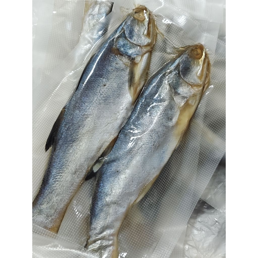 ปลากุเลาเค็มหอม  ตัวละ50 ซื้อ2แถม1ตัว ราคา100 น้ำหนักรวม200-300 กรัม หอมอร่อยเค็มน้อย