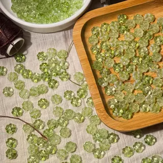 (ส่งจากไทย!!)ลูกปัดแก้วใบโคลเวอร์ 10 ชิ้น 10 มิล DIY