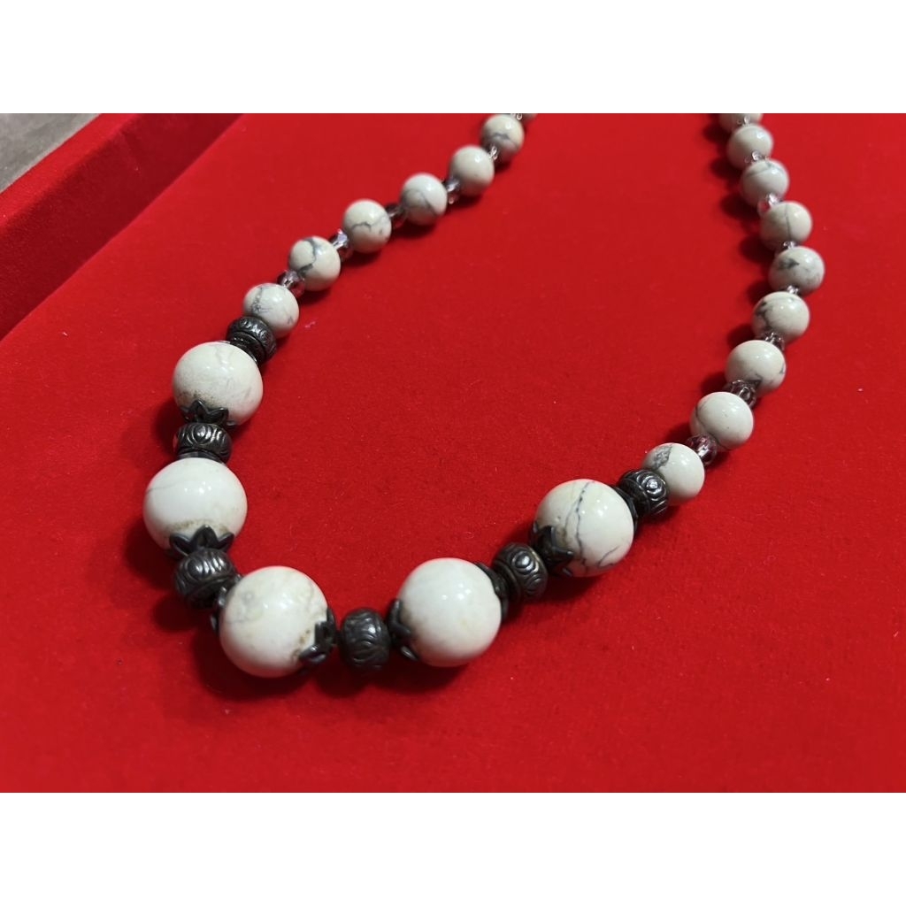 สร้อยหินขาวคั่นเม็ดเงินแท้ Howlite Stone ยาว18ซม.