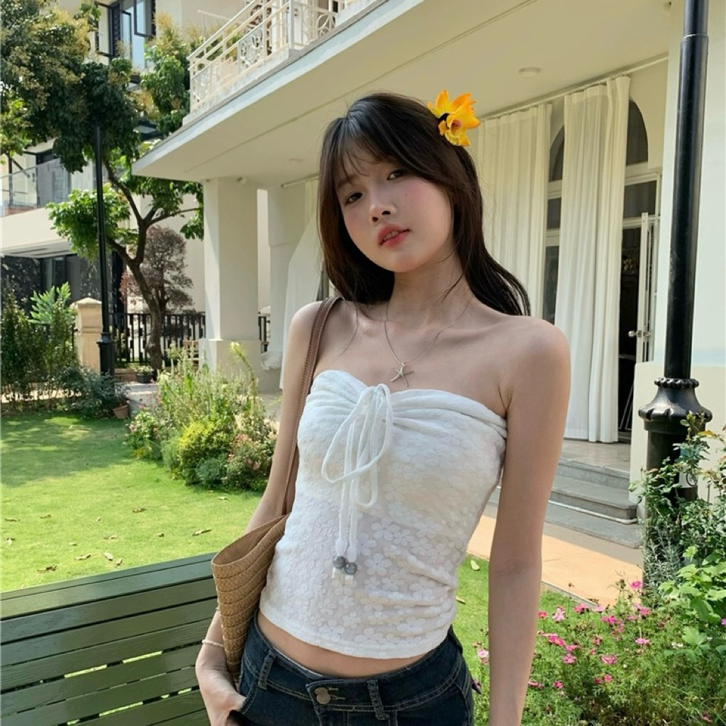 Somedays_closet l🌷พร้อมส่ง🌷Season Top เกาะอกคล้องคอ ฉลุลายดอกไม้ ไปทะเลส