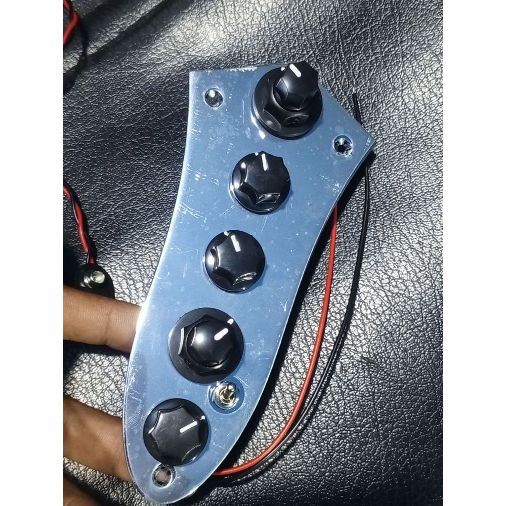 Sire bass preamp. งาน Clone สำหรับแจ๊สเบส แก้ปัญหาถ่านหมดเร็ว ไวริ่งใหม่ เปลี่ยนแจ็คใหม่แล้ว