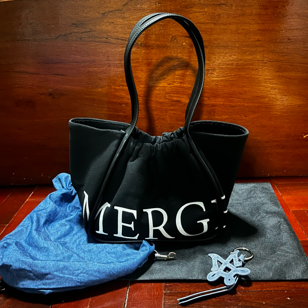 ส่งต่อ กระเป๋า Merge a day bag medium สภาพ99% ใช้ครั้งเดียว ส่งฟรี