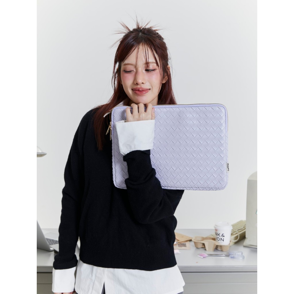 MOFii กระเป๋า ซอฟท์เคสโน๊ตบุ๊ค-แทบเล็ต ซองใส่โน๊ตบุ๊ค SANDWICH WOVEN ขนาด13.3 นิ้ว หนังสาน สีพาสเทล เรียบหรู