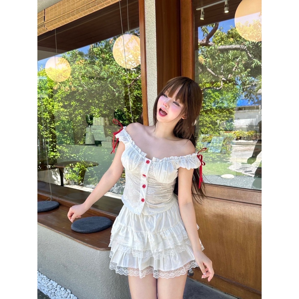 เสื้อแขนตุ๊กตา ลายผ้าฉลุ ระบายลูกไม้ น้องน่าร้ากกมากๆๆๆ จะใส่เป็นบาดไหล่ก็ได้