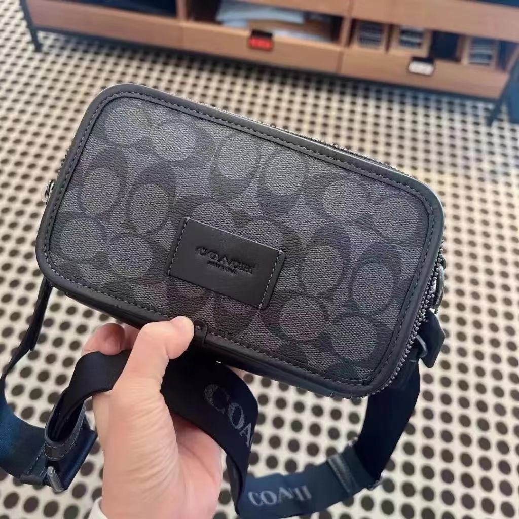 ของแท้💯%/Outlet 7.6-นิ้วกระเป๋าสะพายผู้ชายแฟชั่นคลาสสิกกระเป๋ากล้องซิปคู่ของขวัญผู้ชาย