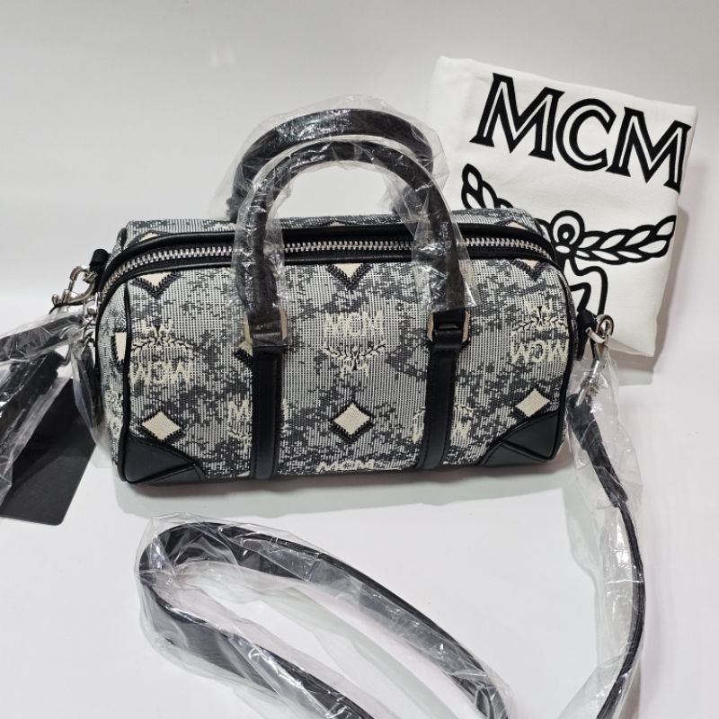 น่ารักมาก ราคาดี ✧.* พร้อมส่ง ✔ ของแท้ 100% ✧.*  กระเป๋าสะพาย Mcm หมอน mini