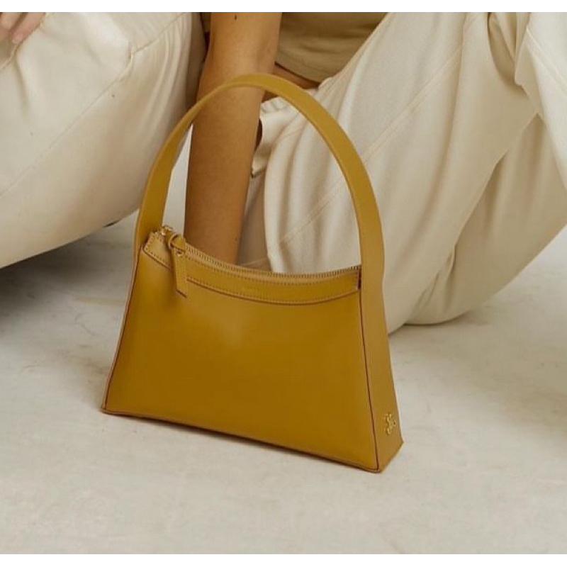 ส่งต่อ like new (no box) กระเป๋า mynte studio รุ่น hythe สีน้ำตาล brown leather