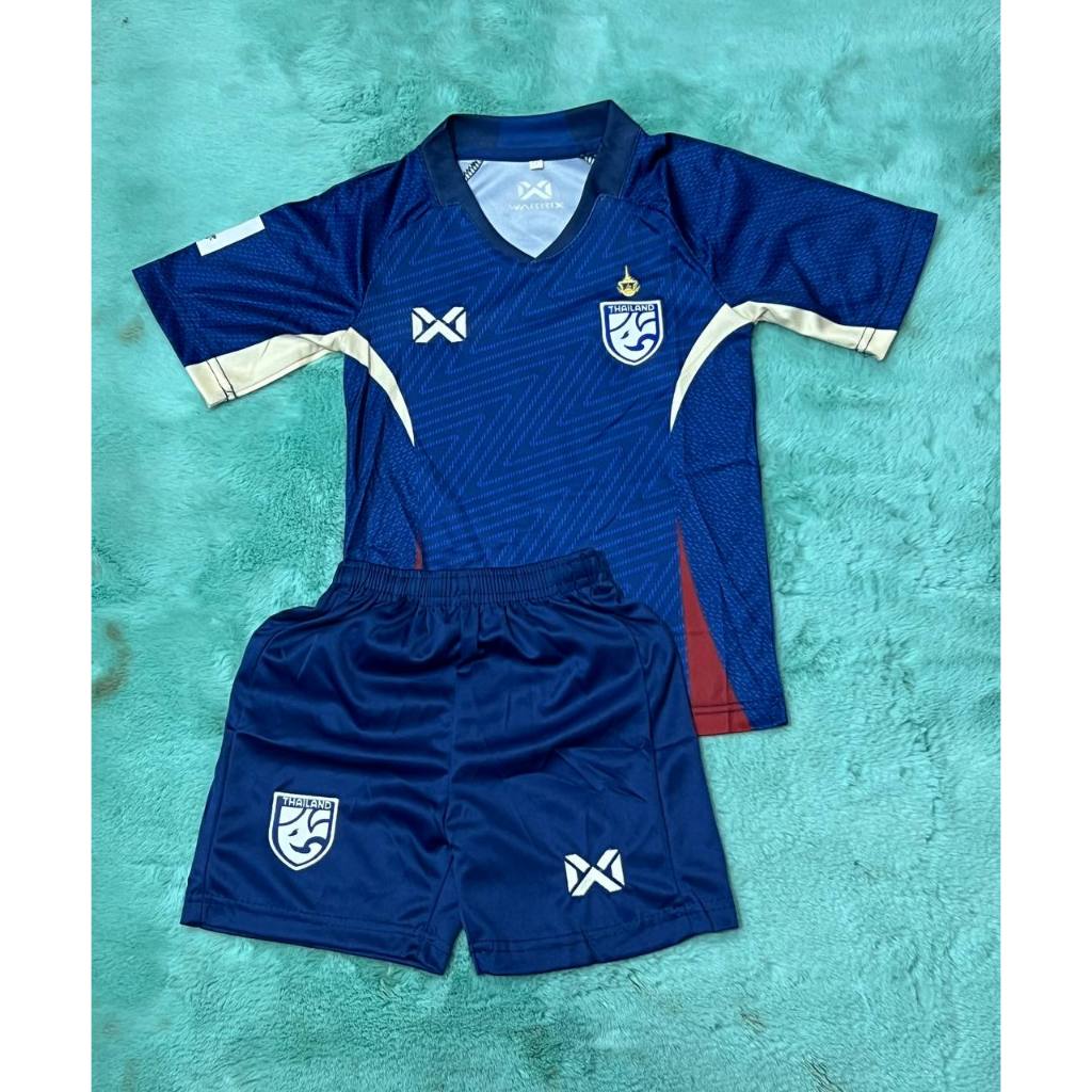 ชุดบอลเด็ก Waarrix ทีมชาติไทย คอวี รุ่นใหม่ปี2024/25 ได้ทั้งชุด (เสื้อบอลและกางเกงบอล)