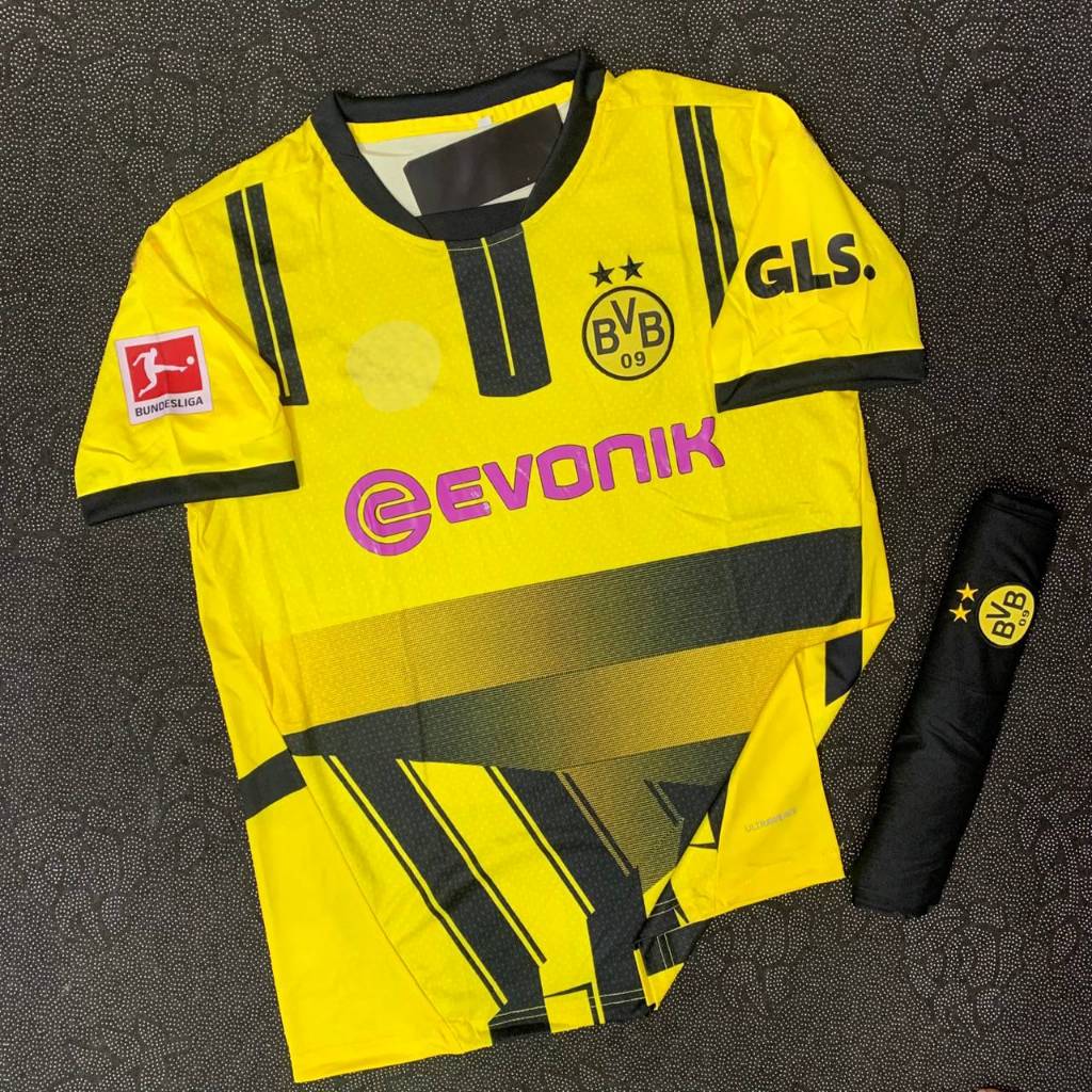เสื้อฟุตบอล เสื้อพร้อมกางเกงชุดกีฬาใหม่ล่าสุด เนื้อผ้าดีใส่สบาย