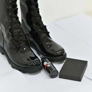 น้ำยาบำรุงหนังรองเท้า Combat Black เคลือบเงา เเถมฟรี!! ฟองน้ำ