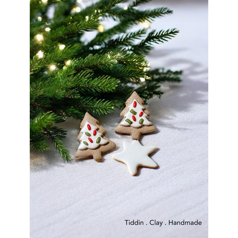 ต่างหูแฮนด์เมด Christmas tree cookies Size 1.5 Cm. น้ำหนักเบา Nickel free Hypoallergenic ไม่แพ้ไม่คัน แพ้ง่าย ใส่ได้ค่ะ