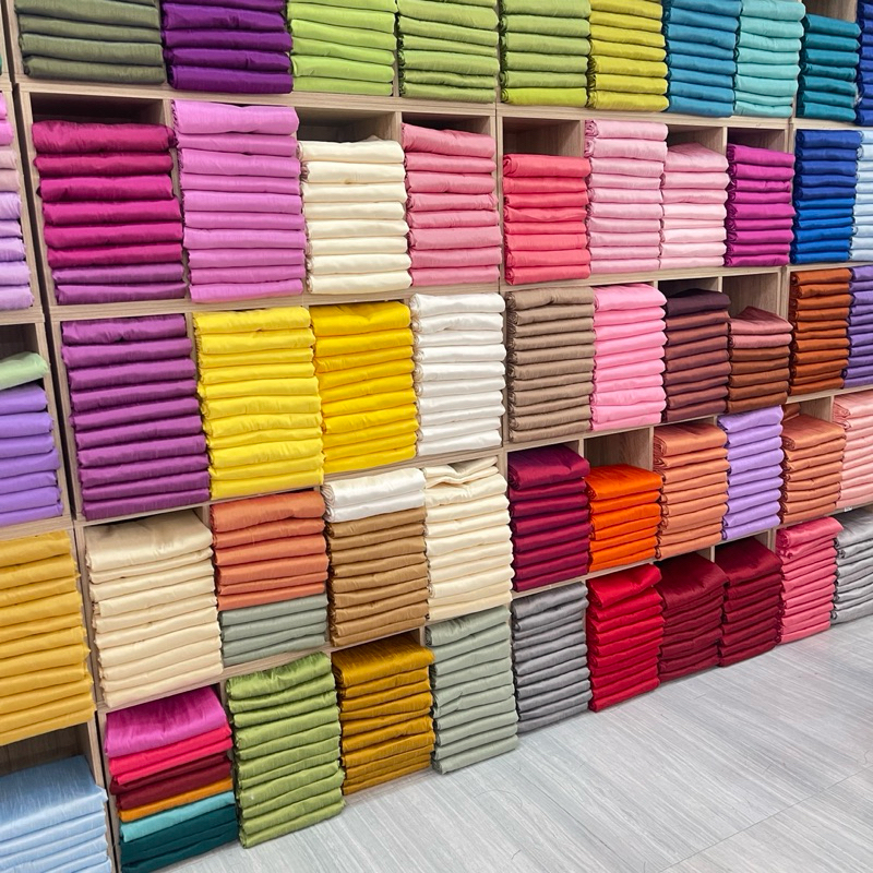 สินค้าขายดี เมตรละ 100 แบ่ง4 เมตรผ้าเปลือกไหมสีพื้นรังขาว ไหมเทียม งานเทียบชั้นไหมแท้