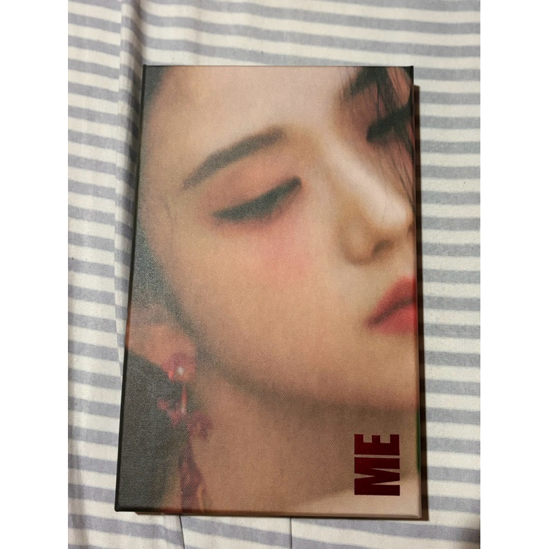 อัลบั้ม JISOO ( BLACKPINK ) - ME Album เวอร์ Red ของแท้ พร้อมส่ง แกะแล้ว Kpop CD FLOWER