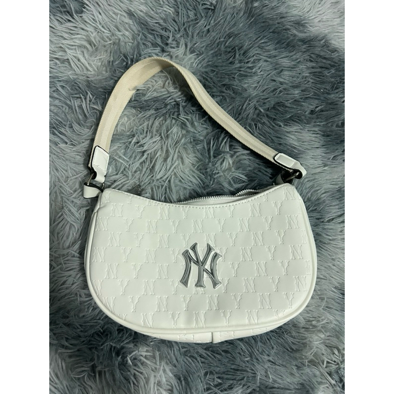 กระเป๋าสะพายไหล่ MLB มือ2 งานปั้ม
