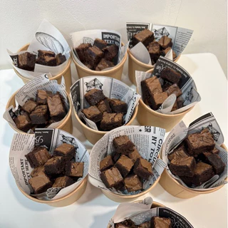 [ 10 -11 ชิ้น ] Browine Cube บราวนี่คิวบ์ เนื้อหนึบ เข้มข้นดาร์กช็อคโกแลต