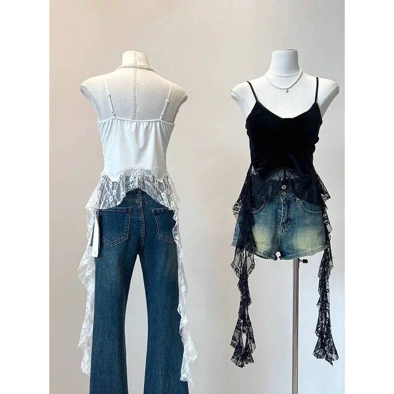diary(bratop2235)เสื้อสายเดี่ยวมีฟองน้ำ สายปรับได้ หลังสม็อคใส่สบาย ผ้าลื่น ดีเทลปลายลูกไม้ยาว สวยมาก