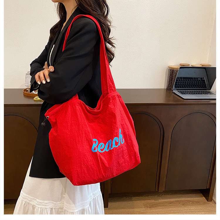 N145 ส่งจาก  กระเป๋าสะพายผ้าไนล่อน Beach  รูดปาก ขนาด 19 นิ้ว ส่วนที่ยาวสุด ราคา ถูกที่สุด ดีลบีเคเค แกลเลอรีภาพที่ 8