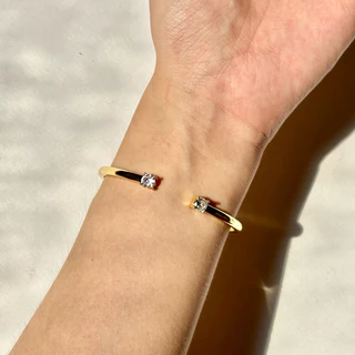 Trophies.co - Gem Bangle 𝑻𝒓𝒐𝒑𝒉𝒊𝒆𝒔.𝒄𝒐 𝒔𝒊𝒈𝒏𝒂𝒕𝒖𝒓𝒆 กำไลข้อมือเพชร