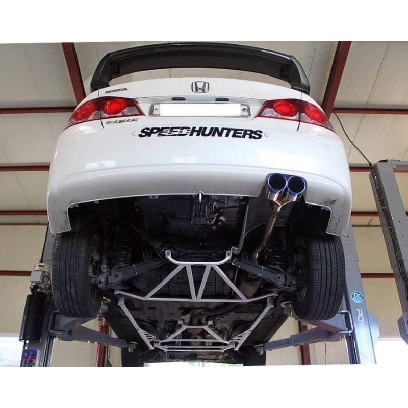 Ultraracing Rear Strut Brace ค้ำโช้คหลังล่าง honda civic fd เพิ่มความยึดเกาะ ลดอาการย้วย ขณะขับขี่ ใช้ความเร็วสูง