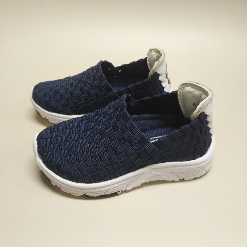 **มือสอง รองเท้าเด็ก Blue Mountain Slip on ขนาด 13 cm.