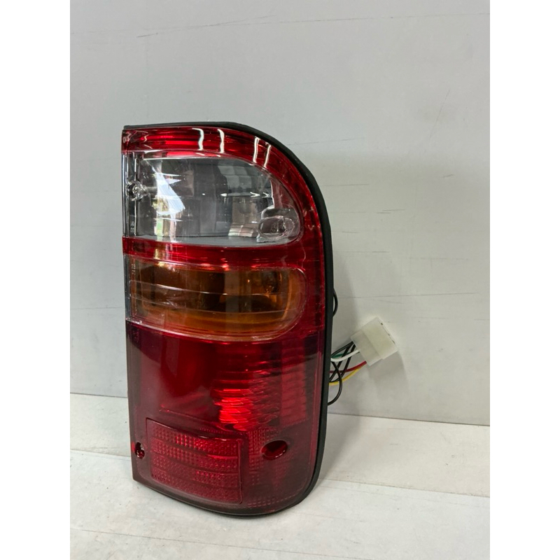 ไฟท้าย  TOYOTA TIGER D4D ปี1999-2003(AA MOTOR )ข้างละ