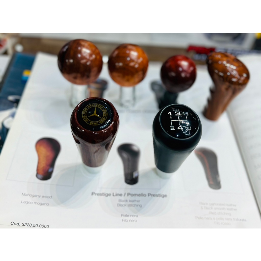 หัวเกียร์ Mercedes benz Bimmer bmw ยางสีดำ และ ลายไม้ shift gear knob wood งานดีมาก ใส่รุ่นอื่นได้ เ